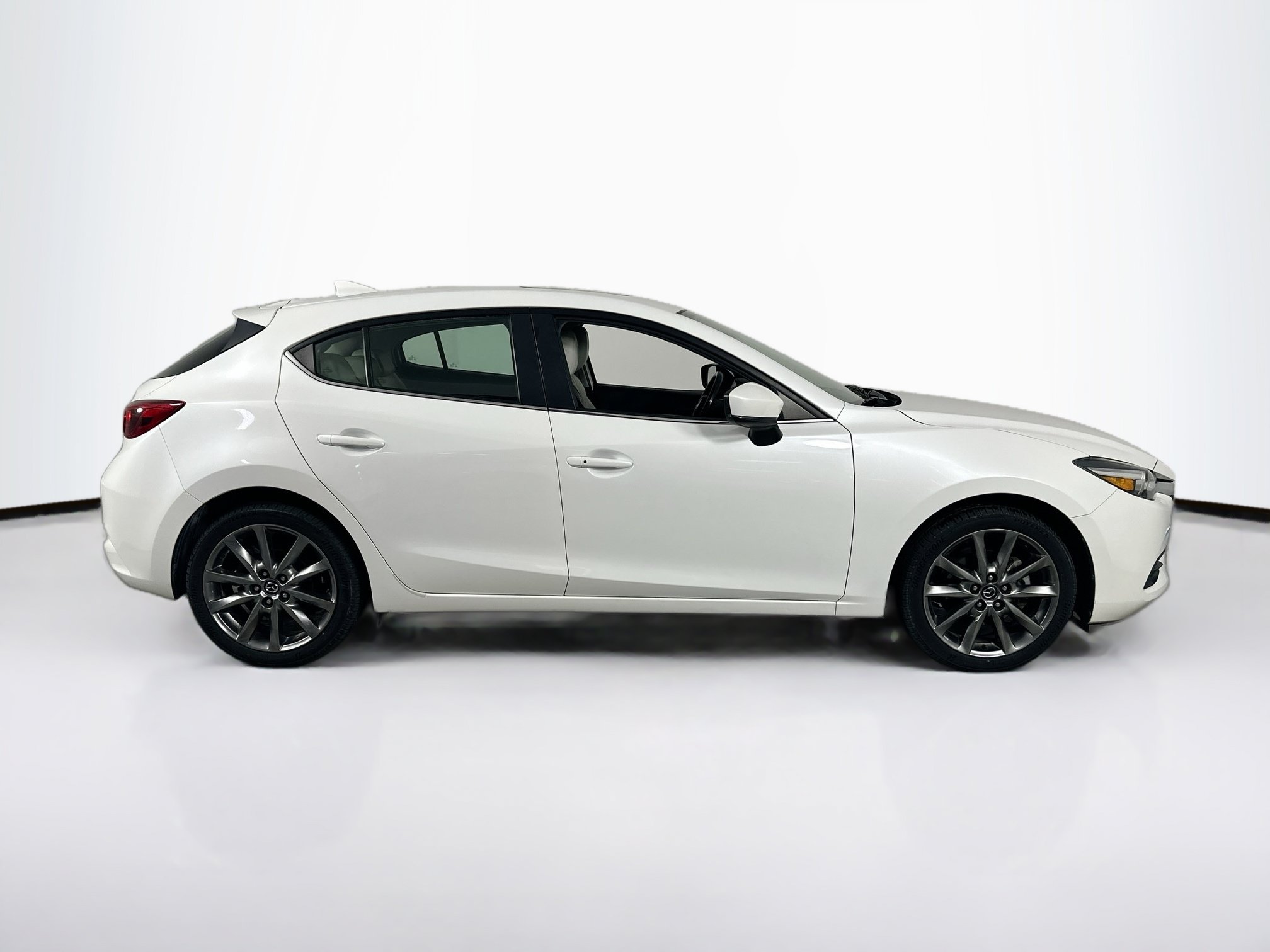 Used 2018 MAZDA MAZDA3 Grand Touring FWD image 4