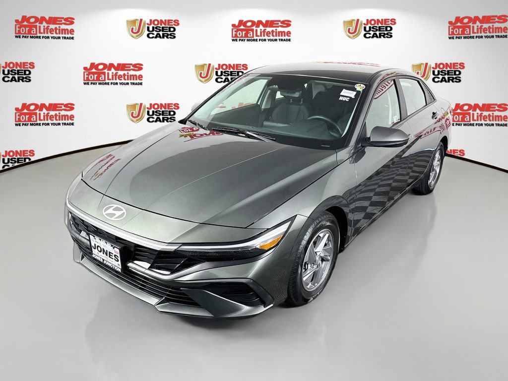 Certified 2024 Hyundai Elantra SE FWD image 12