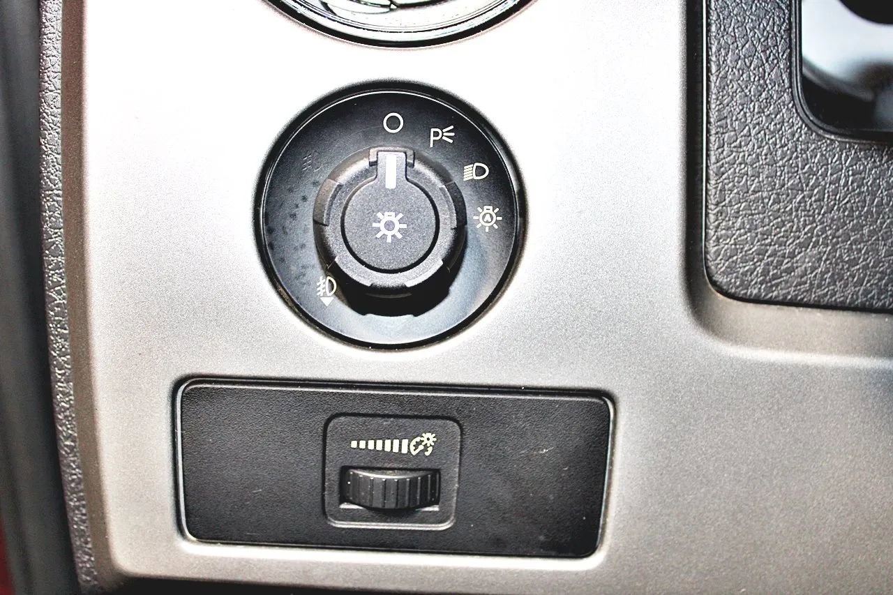 Used 2010 Ford F150 Lariat image 11