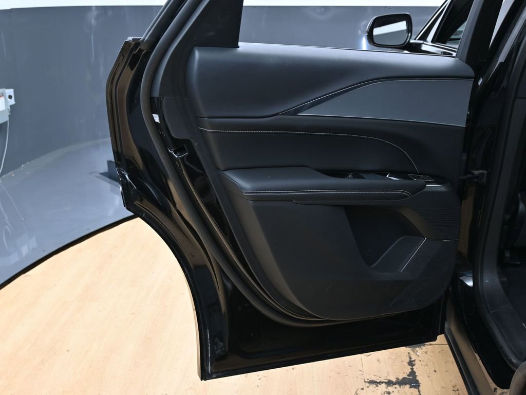 Used 2024 Cadillac Lyriq Tech RWD image 40