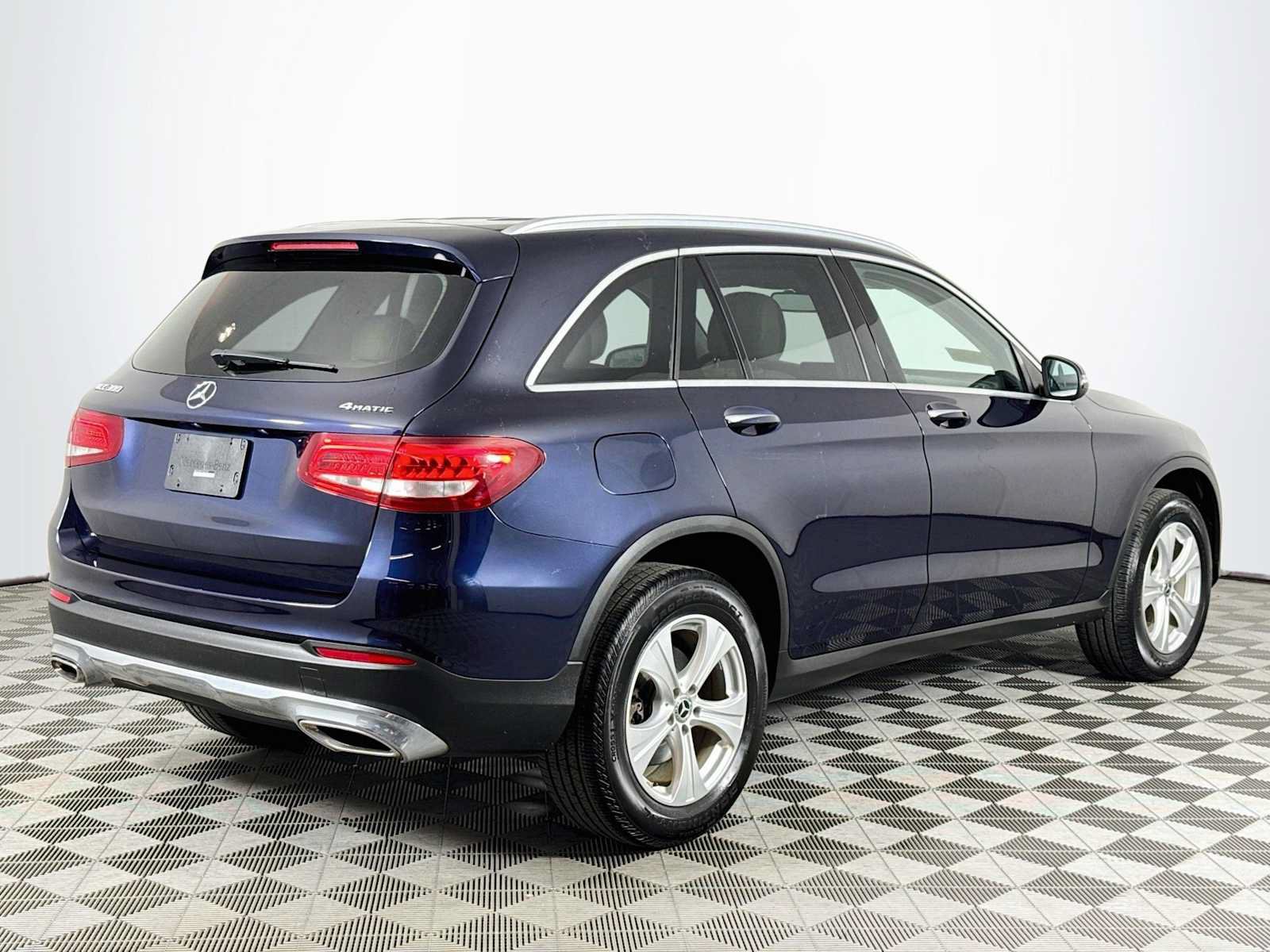 Used 2017 Mercedes-Benz GLC 300 4MATIC image 5