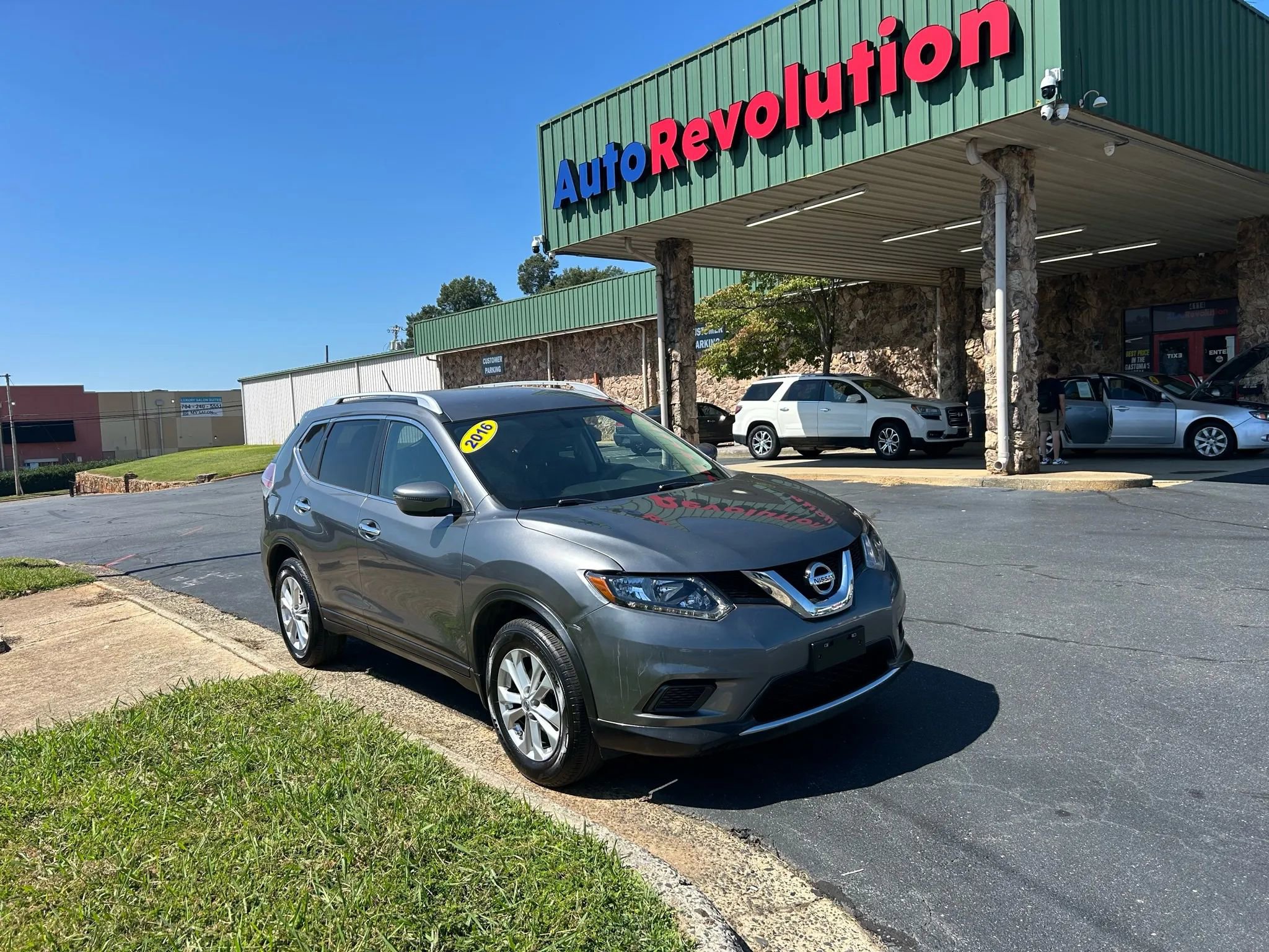 Used 2016 Nissan Rogue SV