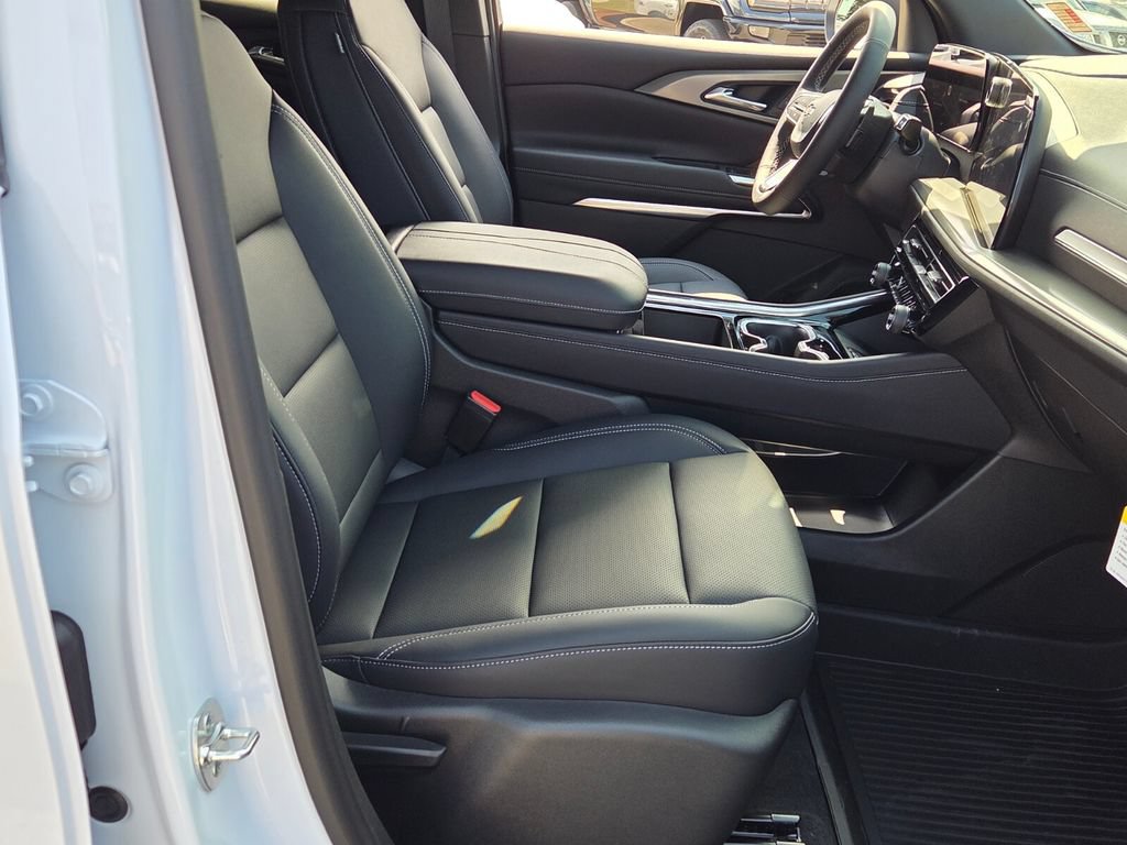 New 2027 Chevrolet Traverse LT w/ Sun and Wheel Package FWD image 14
