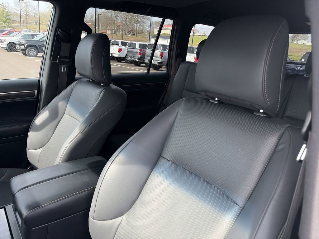 Used 2023 Lexus GX 460 Premium w/ Premium Package image 11