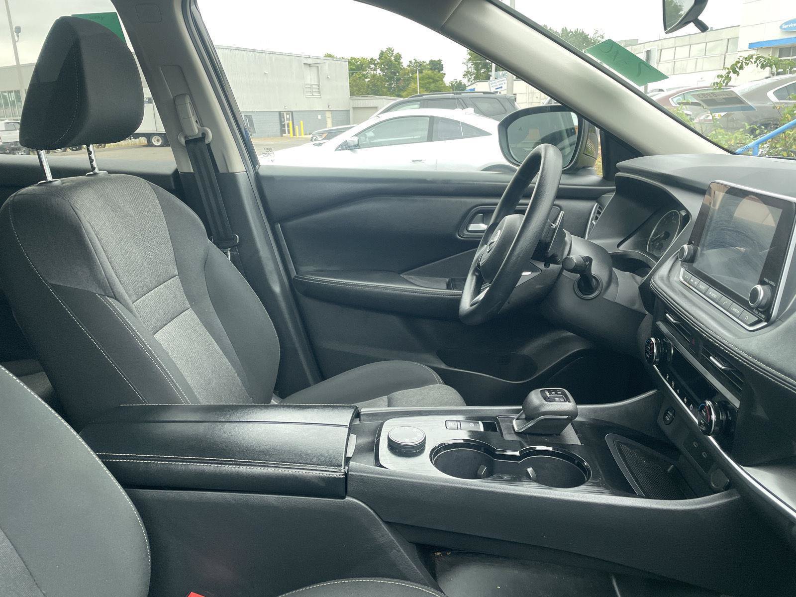 Used 2024 Nissan Rogue SV AWD/4WD image 5