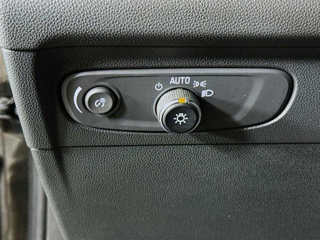 Used 2023 Buick Envision Essence w/ Sport Touring Package image 10