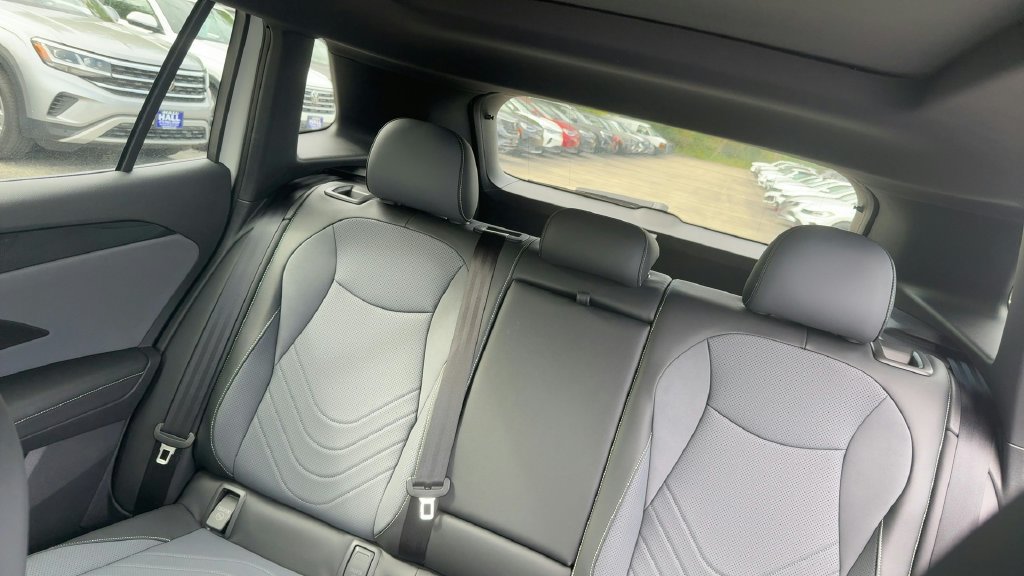 Certified 2026 Volkswagen Tiguan SE R-Line FWD image 16