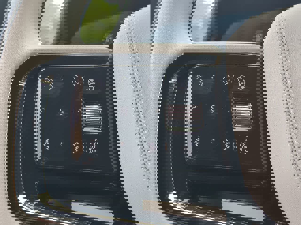 Used 2025 Land Rover Range Rover Sport Dynamic SE image 26