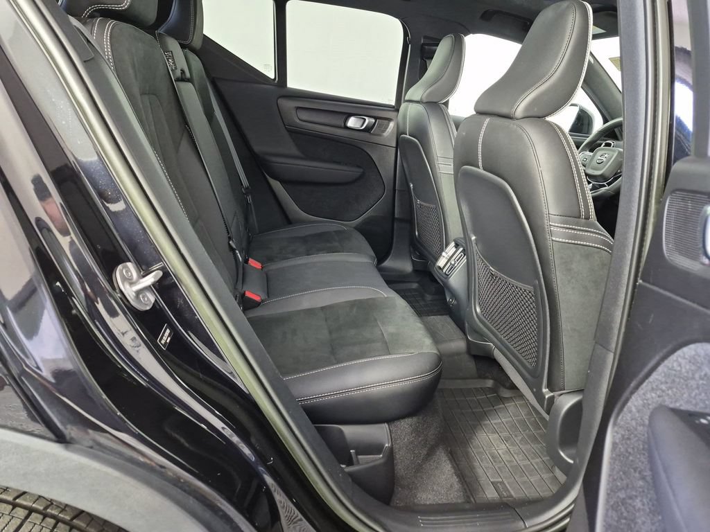 Used 2023 Volvo XC40 B5 Plus AWD/4WD image 34