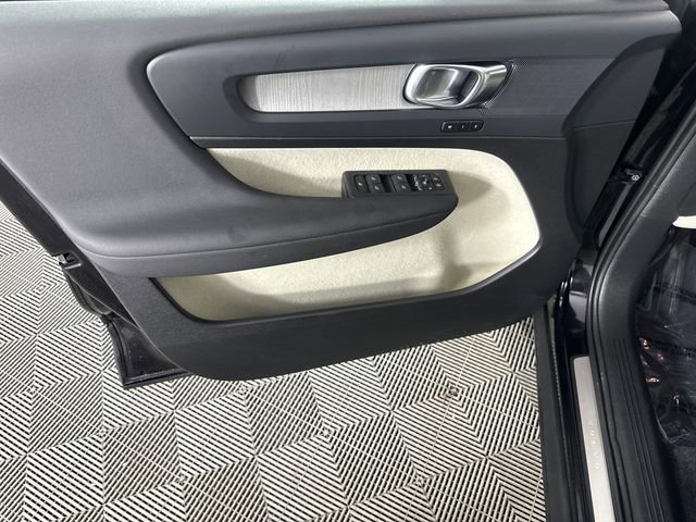 Used 2025 Volvo XC40 B5 Plus w/ Climate Package image 19