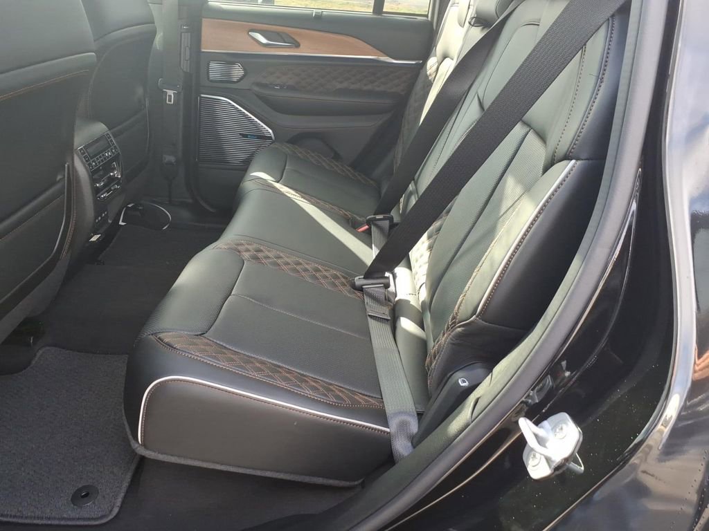 New 2026 Jeep Grand Cherokee Summit w/ Obsidian Package image 10