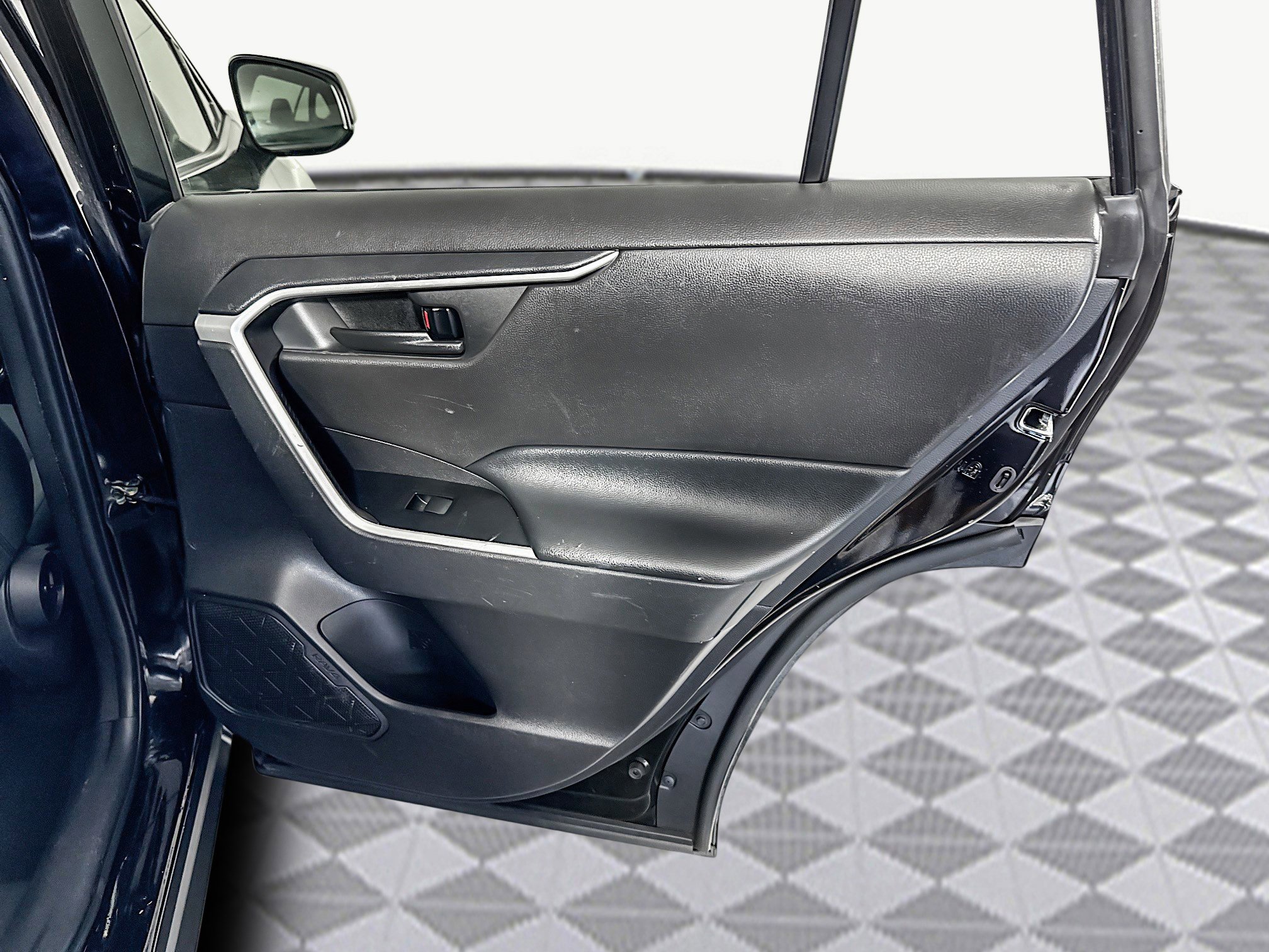 Used 2022 Toyota RAV4 LE image 27