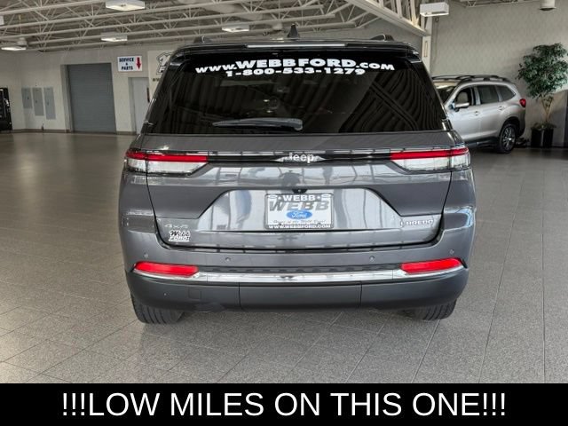 Used 2023 Jeep Grand Cherokee Laredo w/ Trailer Tow Prep Group (B) AWD/4WD image 9
