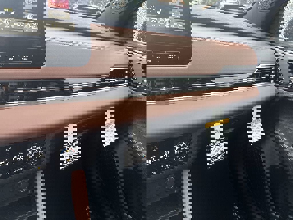 New 2026 Mitsubishi Outlander SEL image 13