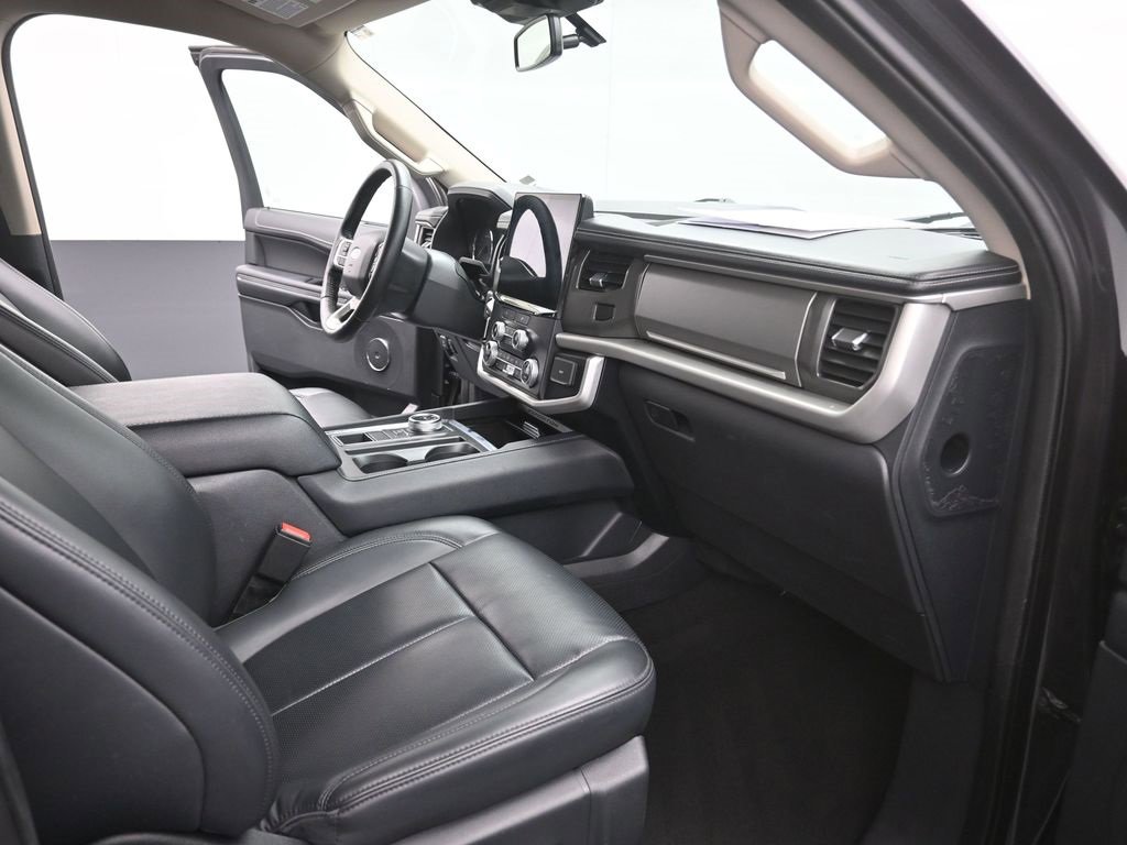 Certified 2024 Ford Expedition XLT image 24