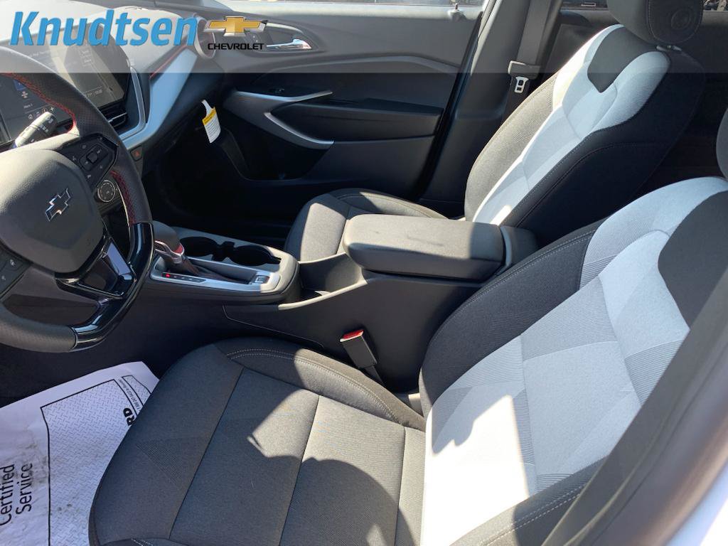 New 2026 Chevrolet Trax RS w/ Sunroof Package FWD image 18
