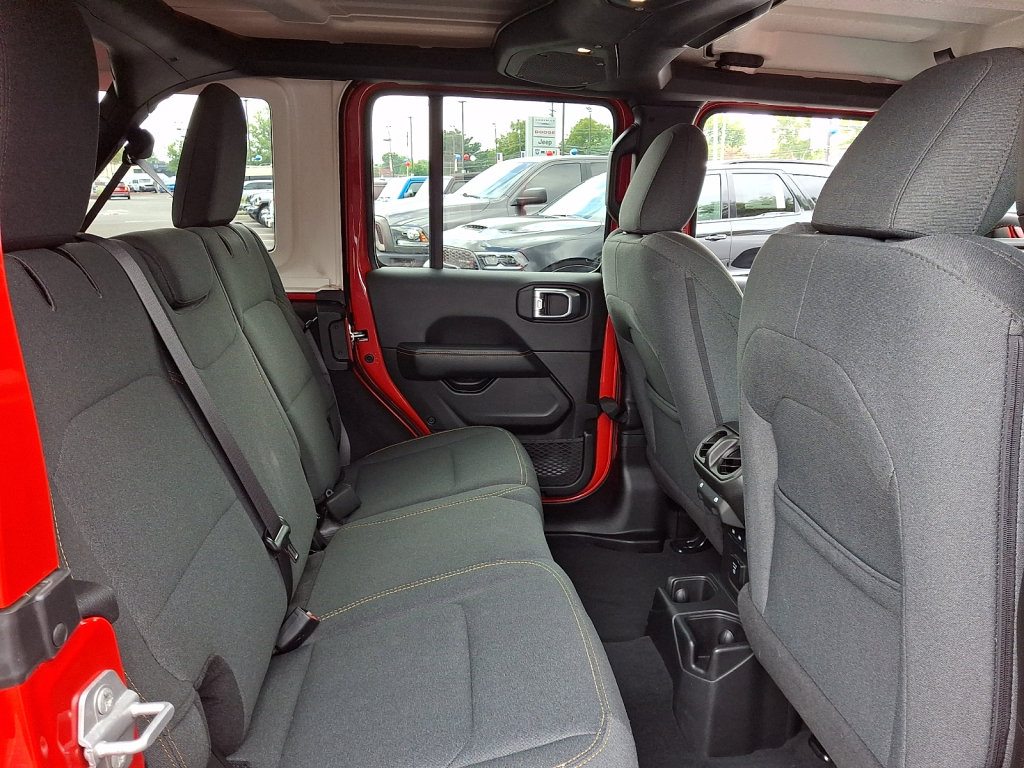 Used 2025 Jeep Wrangler Unlimited Sahara AWD/4WD image 15