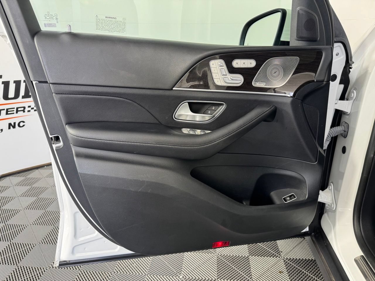 Used 2024 Mercedes-Benz GLE 350 4MATIC image 9