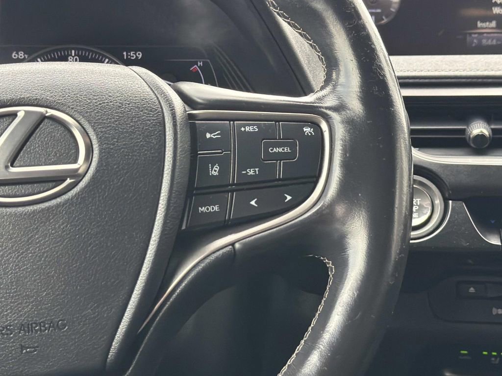 Used 2019 Lexus UX 200 w/ Premium Package image 13
