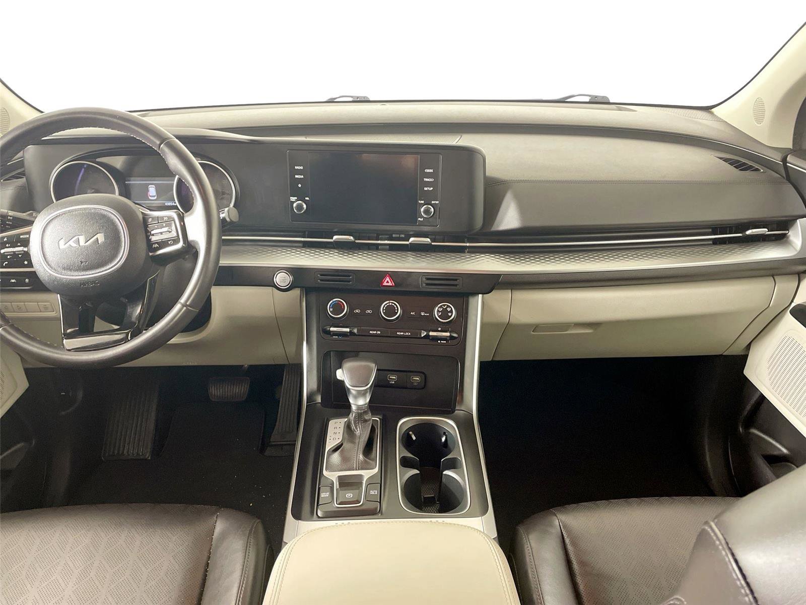 Used 2024 Kia Carnival LX FWD image 30