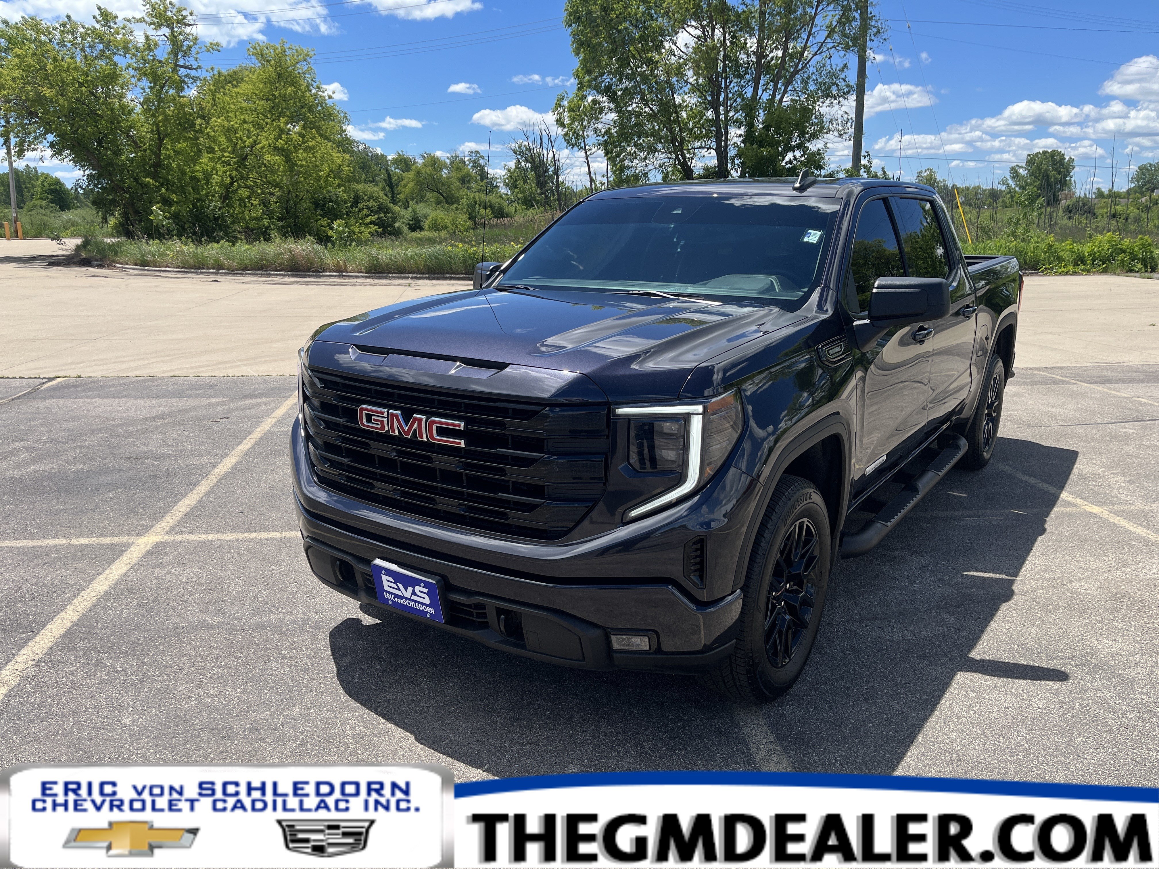 Used 2025 GMC Sierra 1500 Elevation AWD/4WD image 1