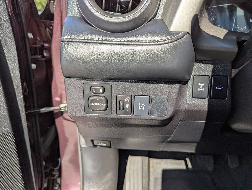 Used 2017 Toyota RAV4 Limited w/ Carpet Mat Package AWD/4WD image 15