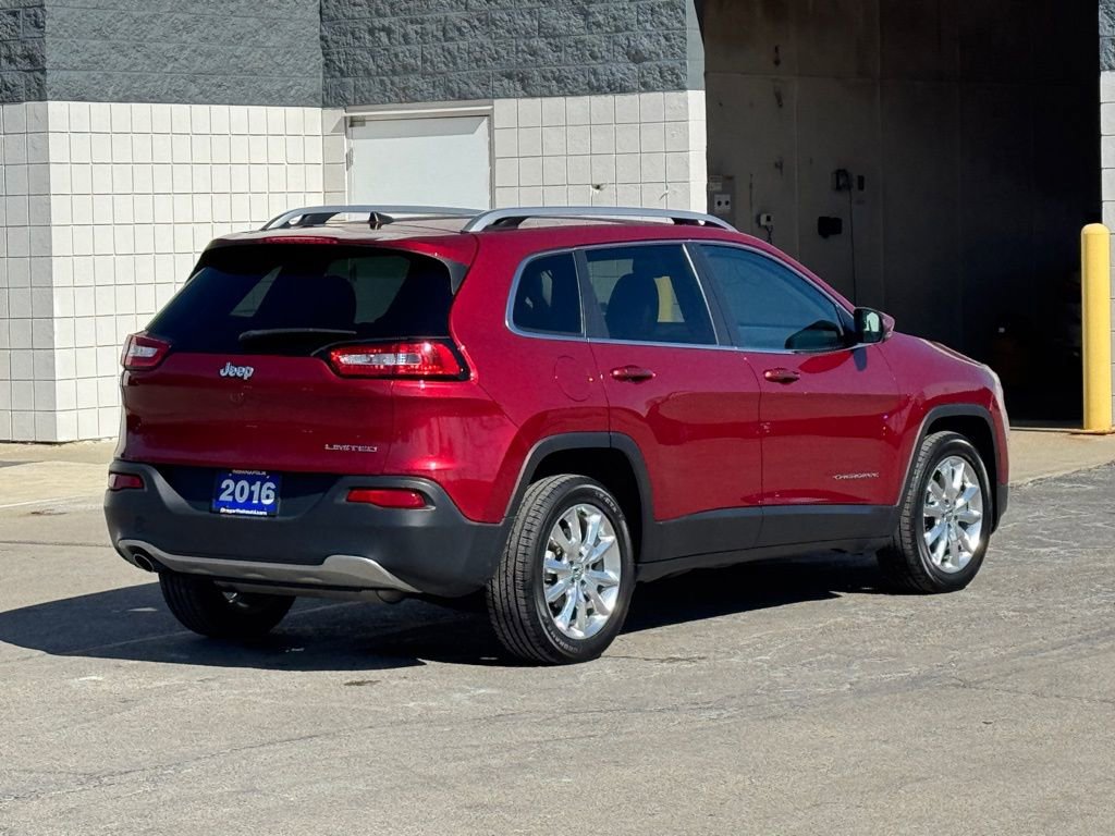 Used 2016 Jeep Cherokee Limited w/ Luxury Group FWD image 4
