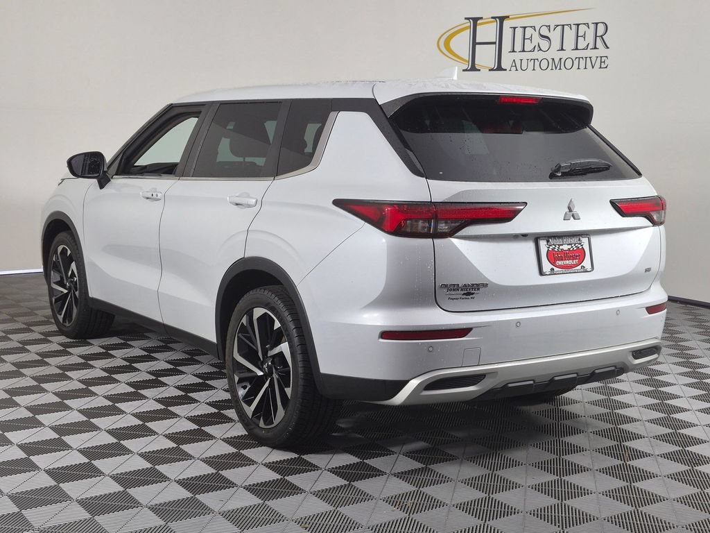 Used 2023 Mitsubishi Outlander SE FWD image 5
