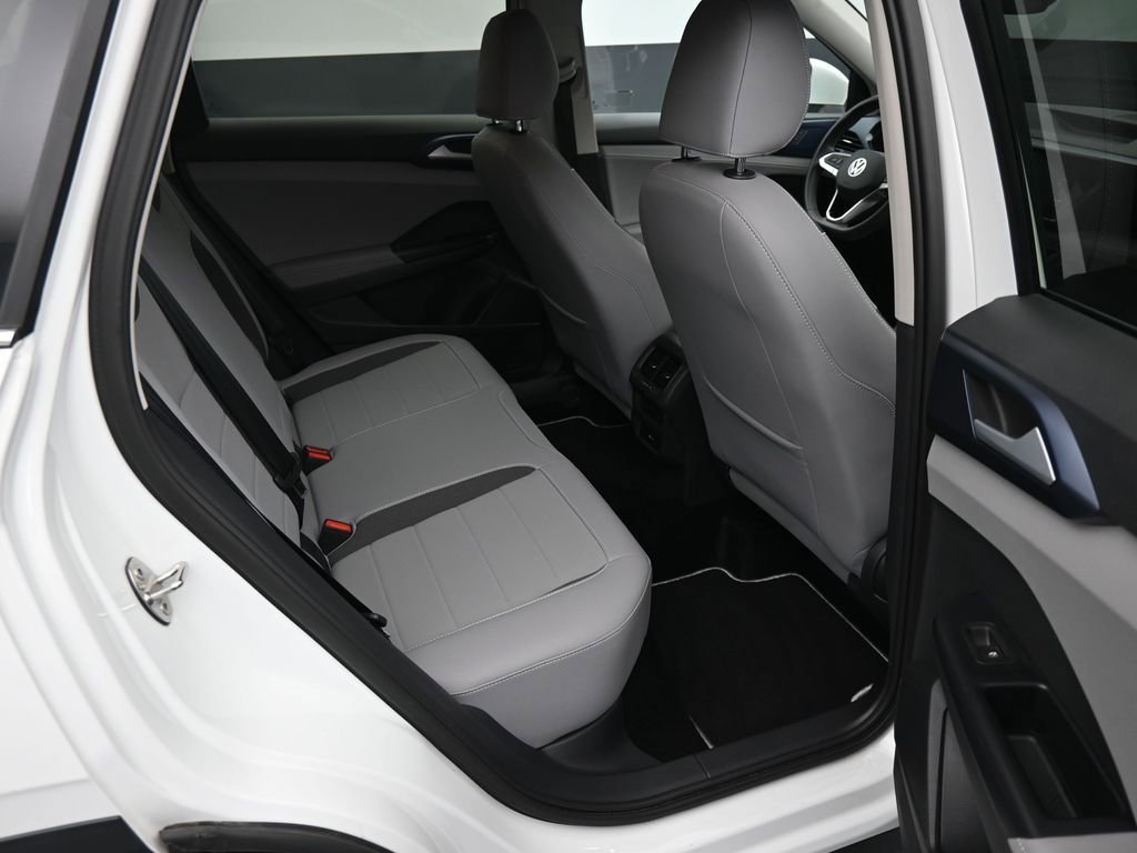 Used 2024 Volkswagen Taos SE image 13