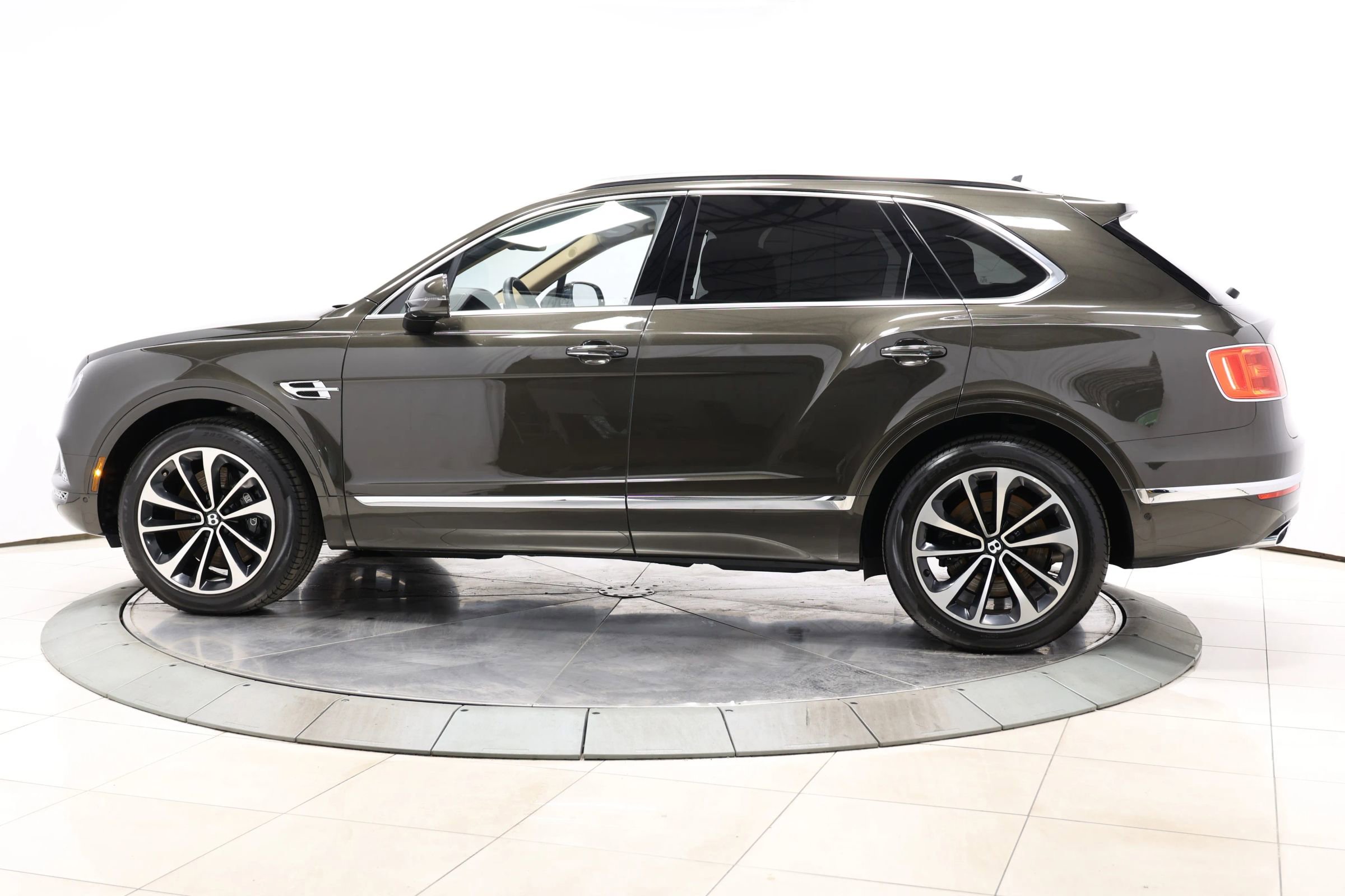 Used 2018 Bentley Bentayga AWD/4WD image 7