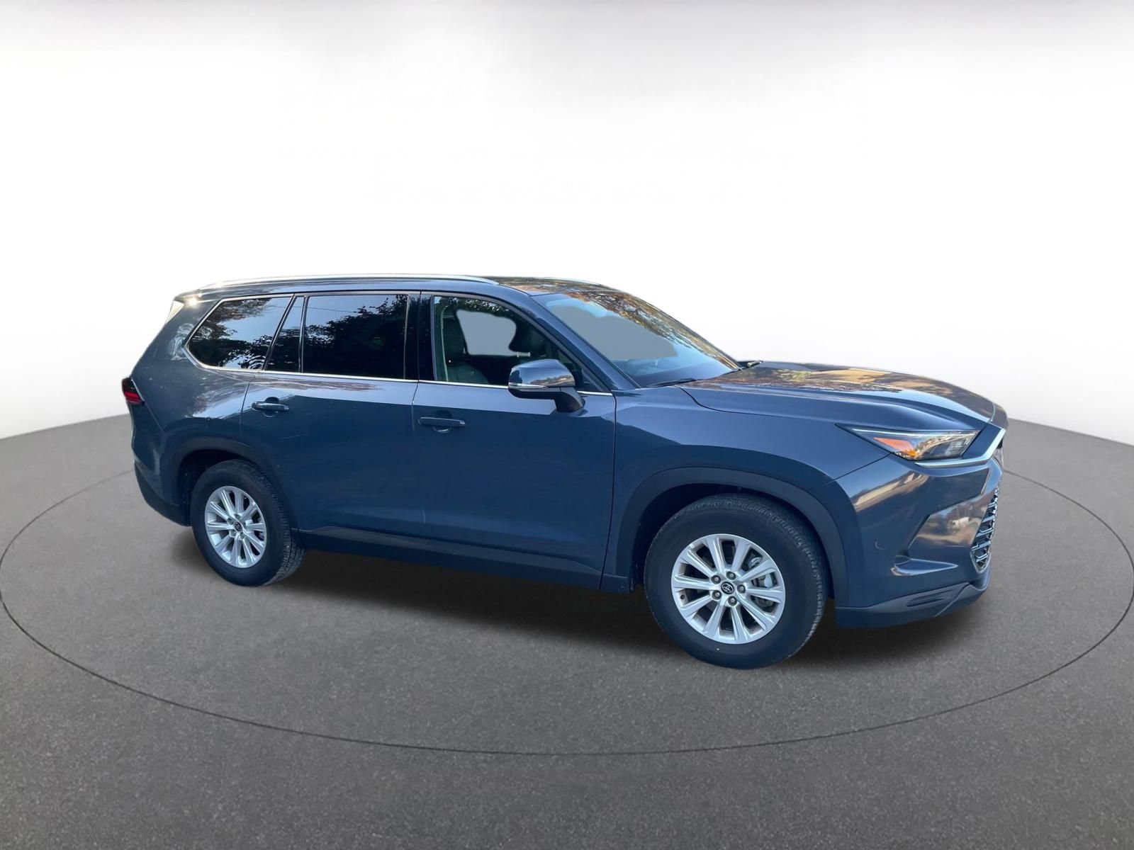 Used 2025 Toyota Grand Highlander FWD image 3