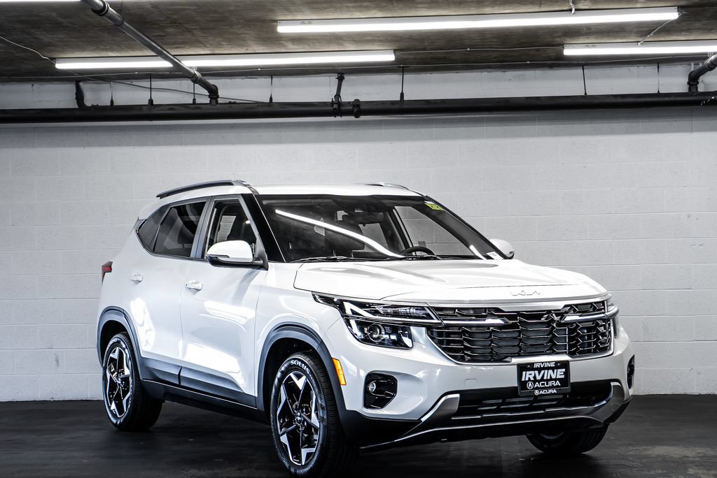 Used 2025 Kia Seltos EX FWD image 7