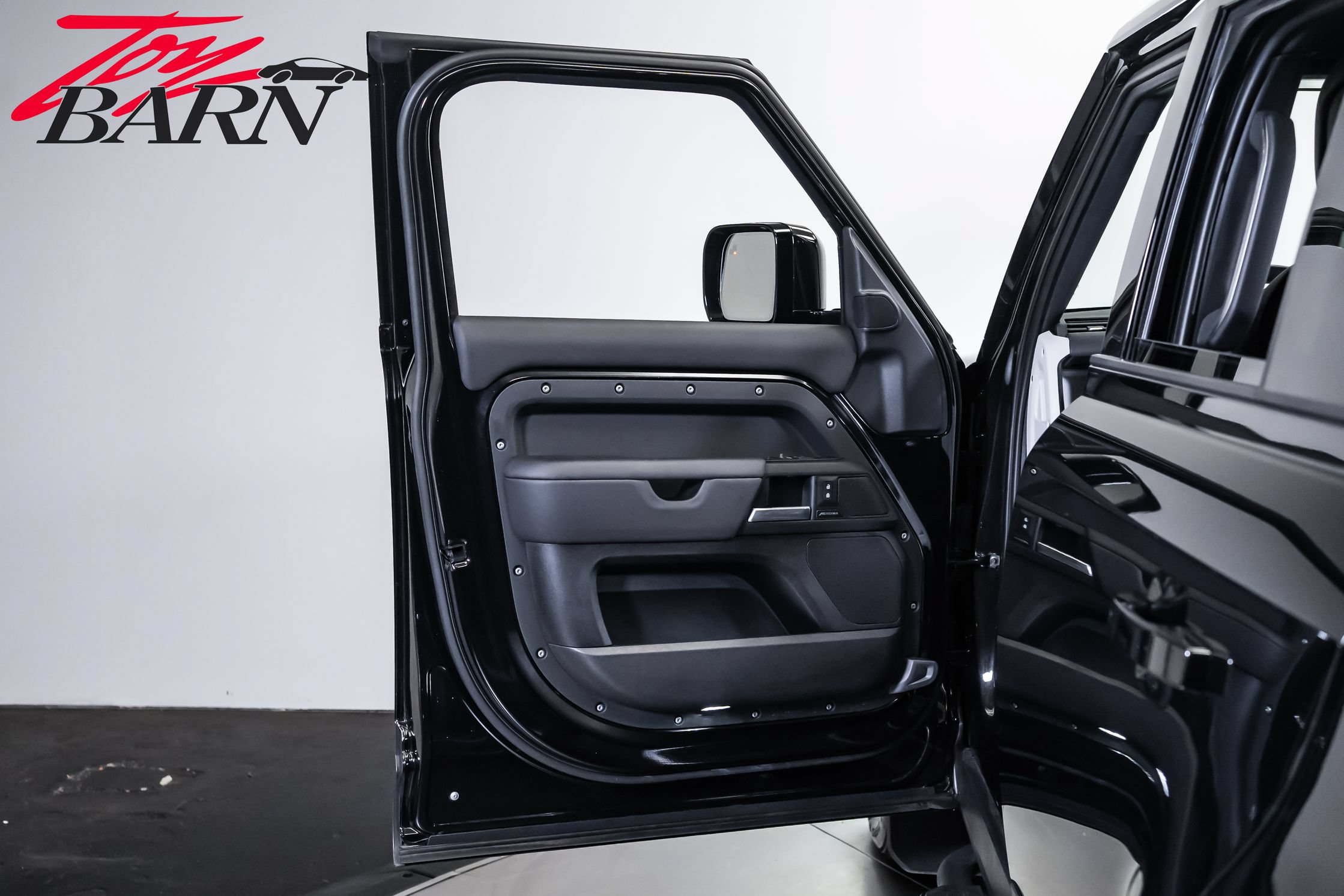 Used 2025 Land Rover Defender 130 S AWD/4WD image 17