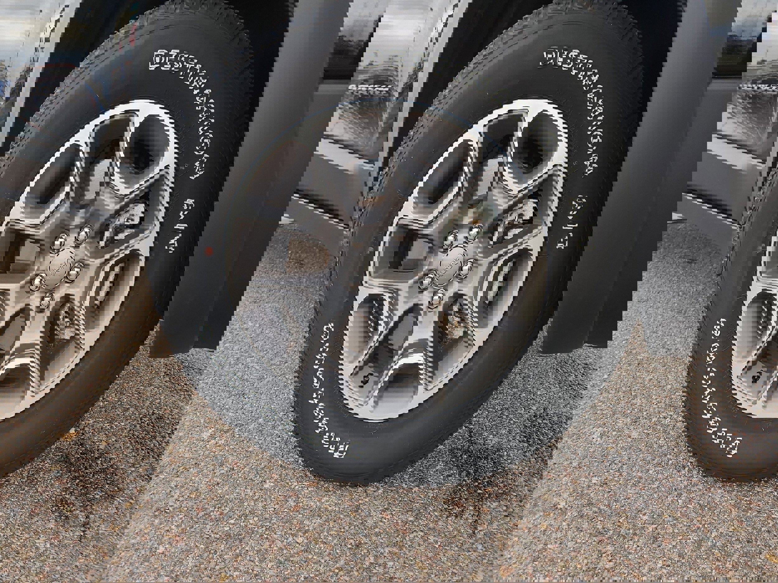 Used 2021 Jeep Cherokee Trailhawk image 19