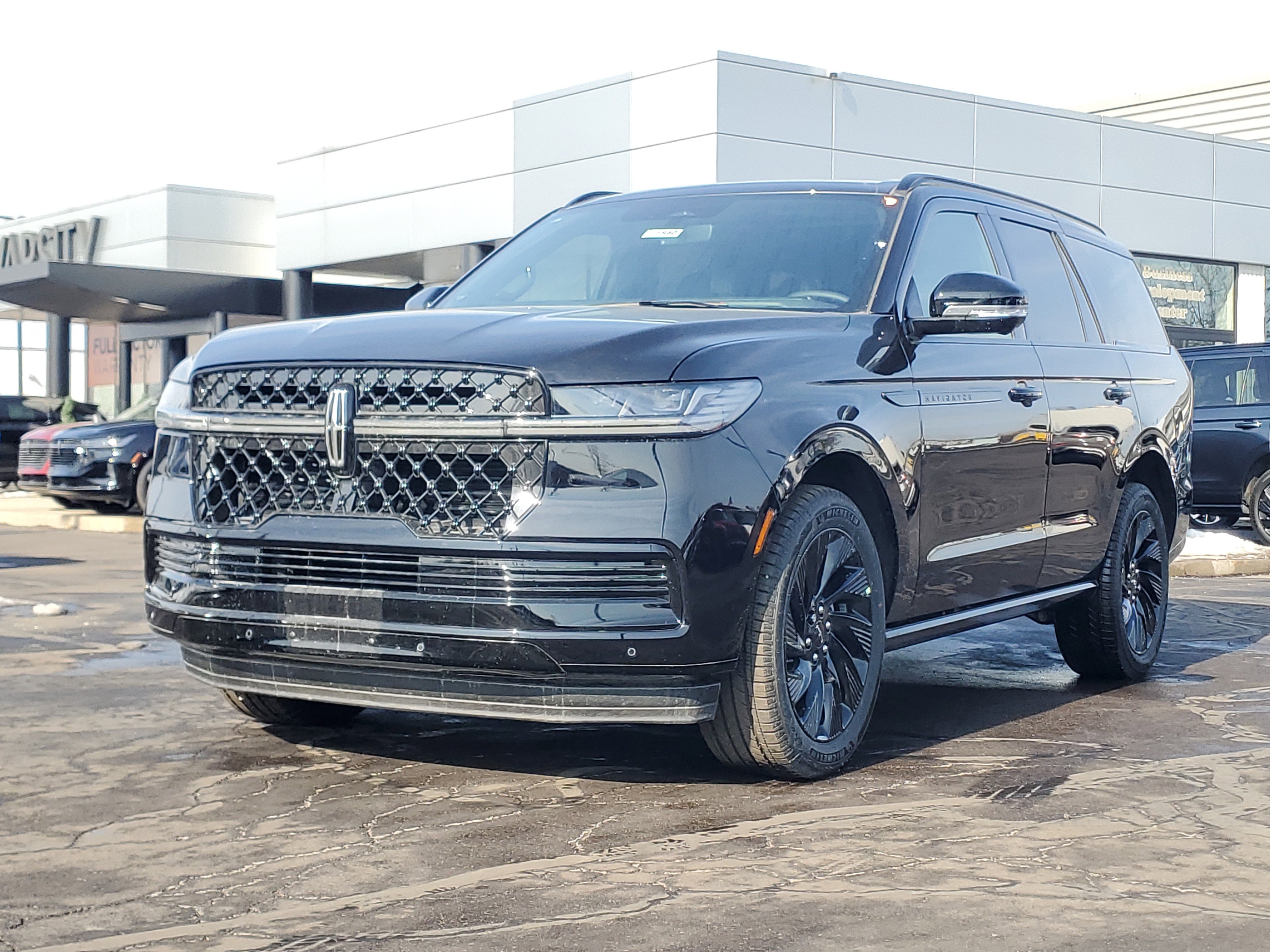 New 2025 Lincoln Navigator Reserve w/ Jet Appearance Package image 2
