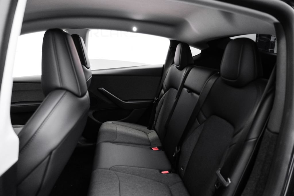 Used 2026 Tesla Model Y 2WD image 37