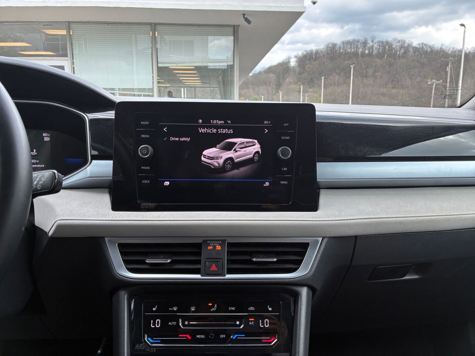 Used 2025 Volkswagen Taos SE FWD image 17