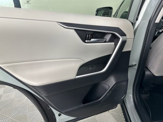 Used 2021 Toyota RAV4 XLE w/ Convenience Package AWD/4WD image 11