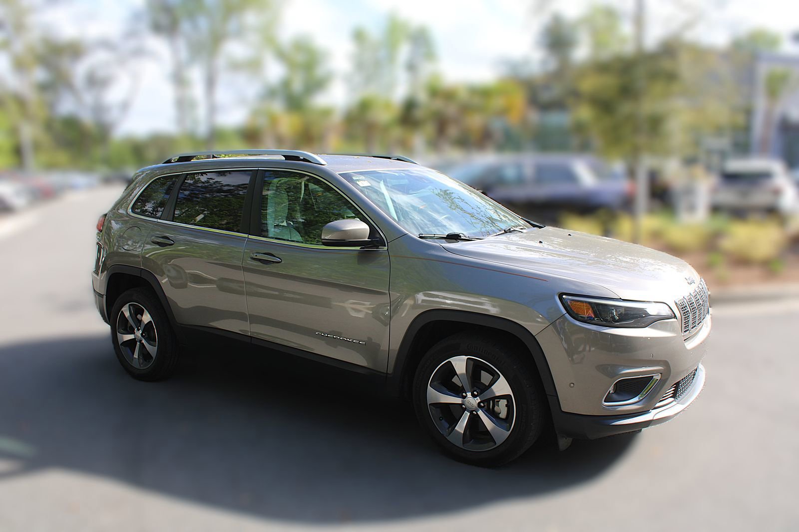 Used 2019 Jeep Cherokee Limited w/ Technology Group image 15