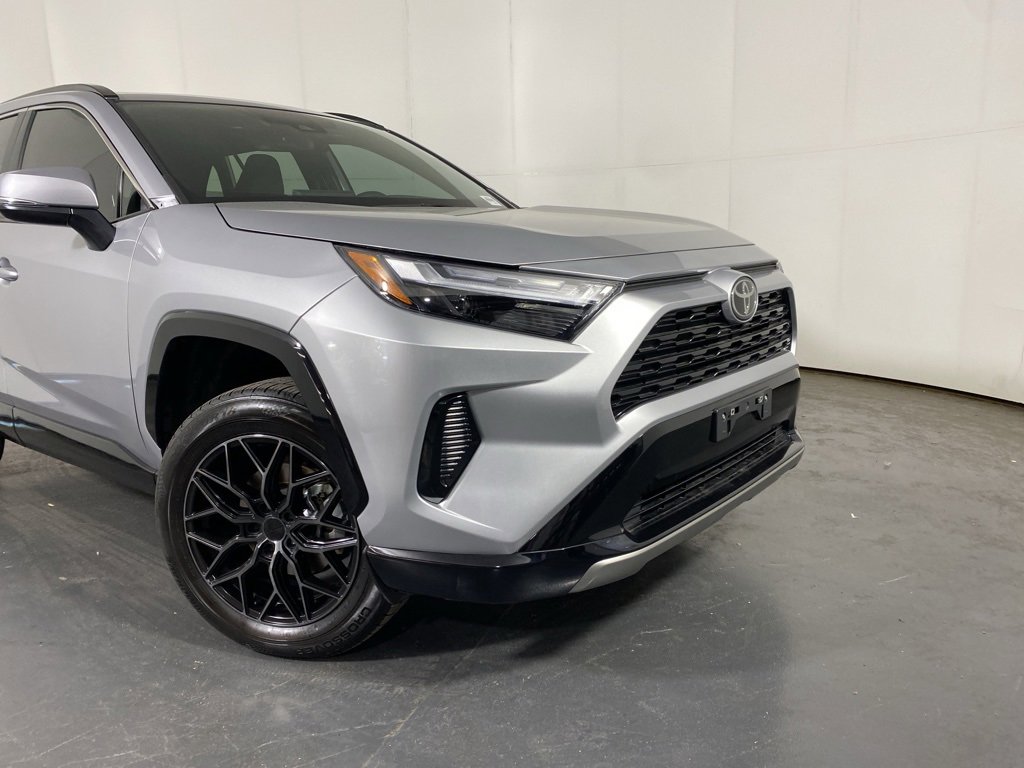 Used 2025 Toyota RAV4 SE image 2