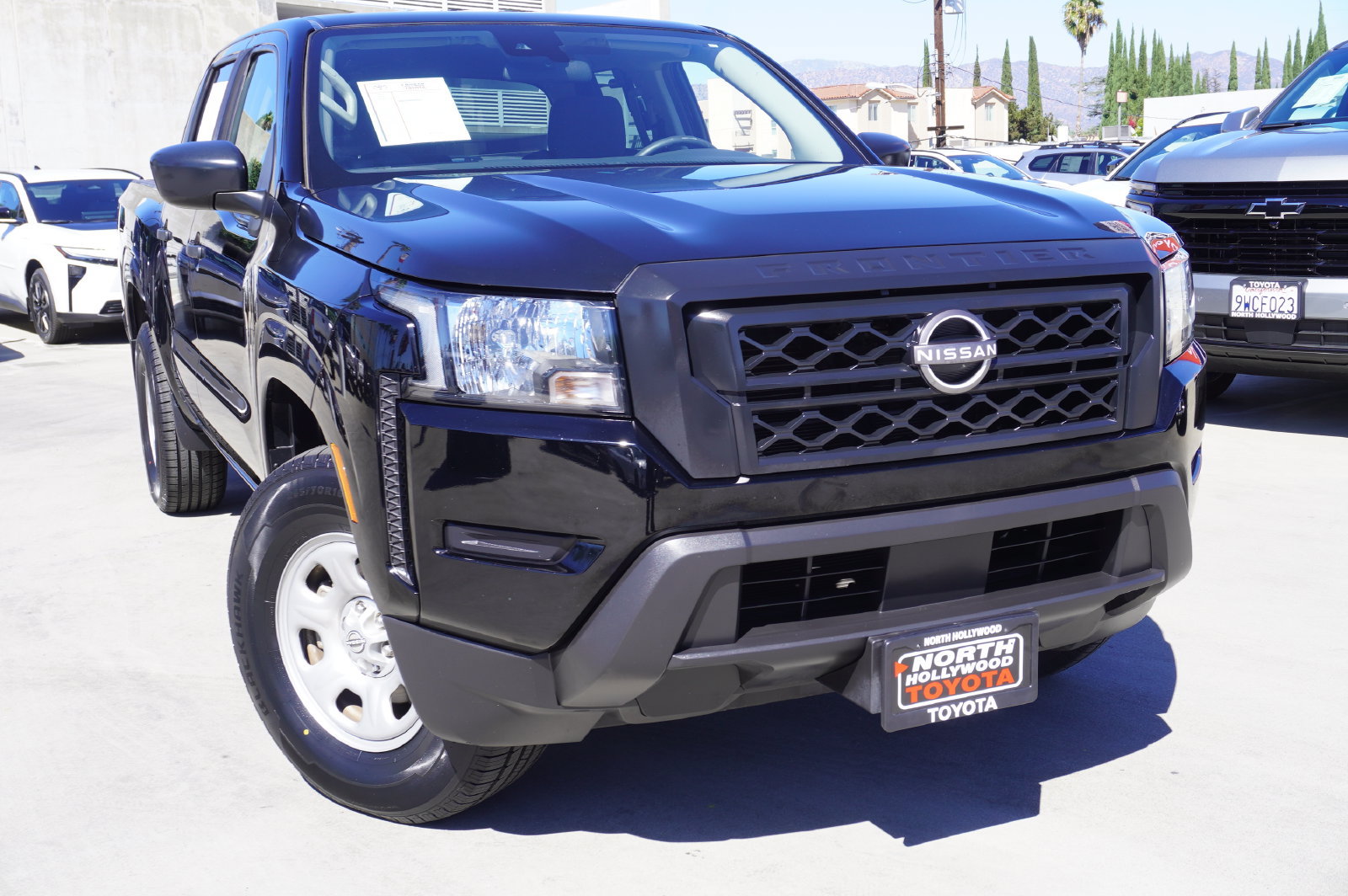 Used 2022 Nissan Frontier S RWD image 2