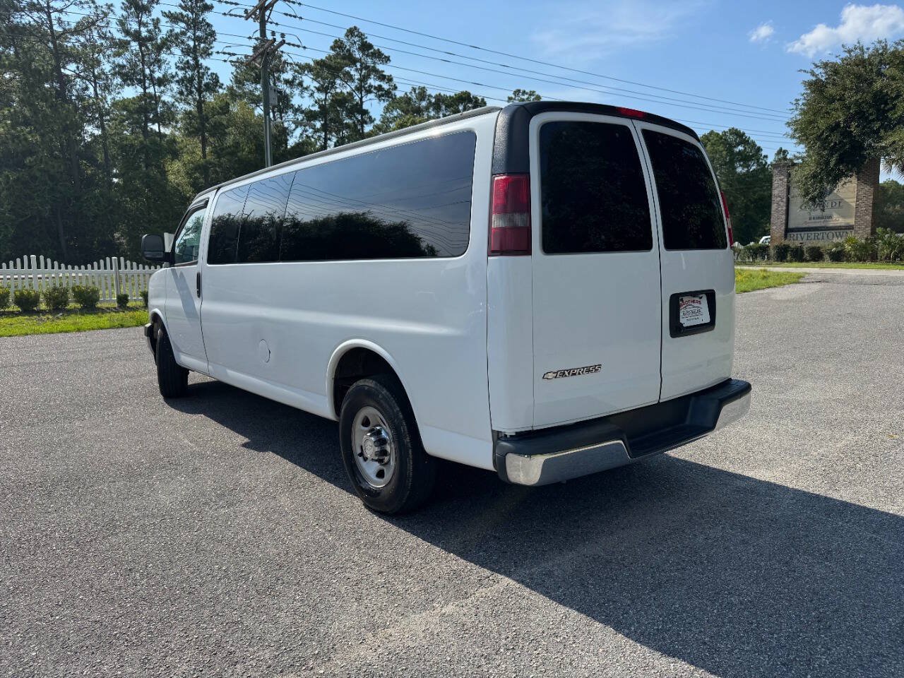 Used 2018 Chevrolet Express 3500 LT w/ LT Preferred Equipment Group RWD image 31