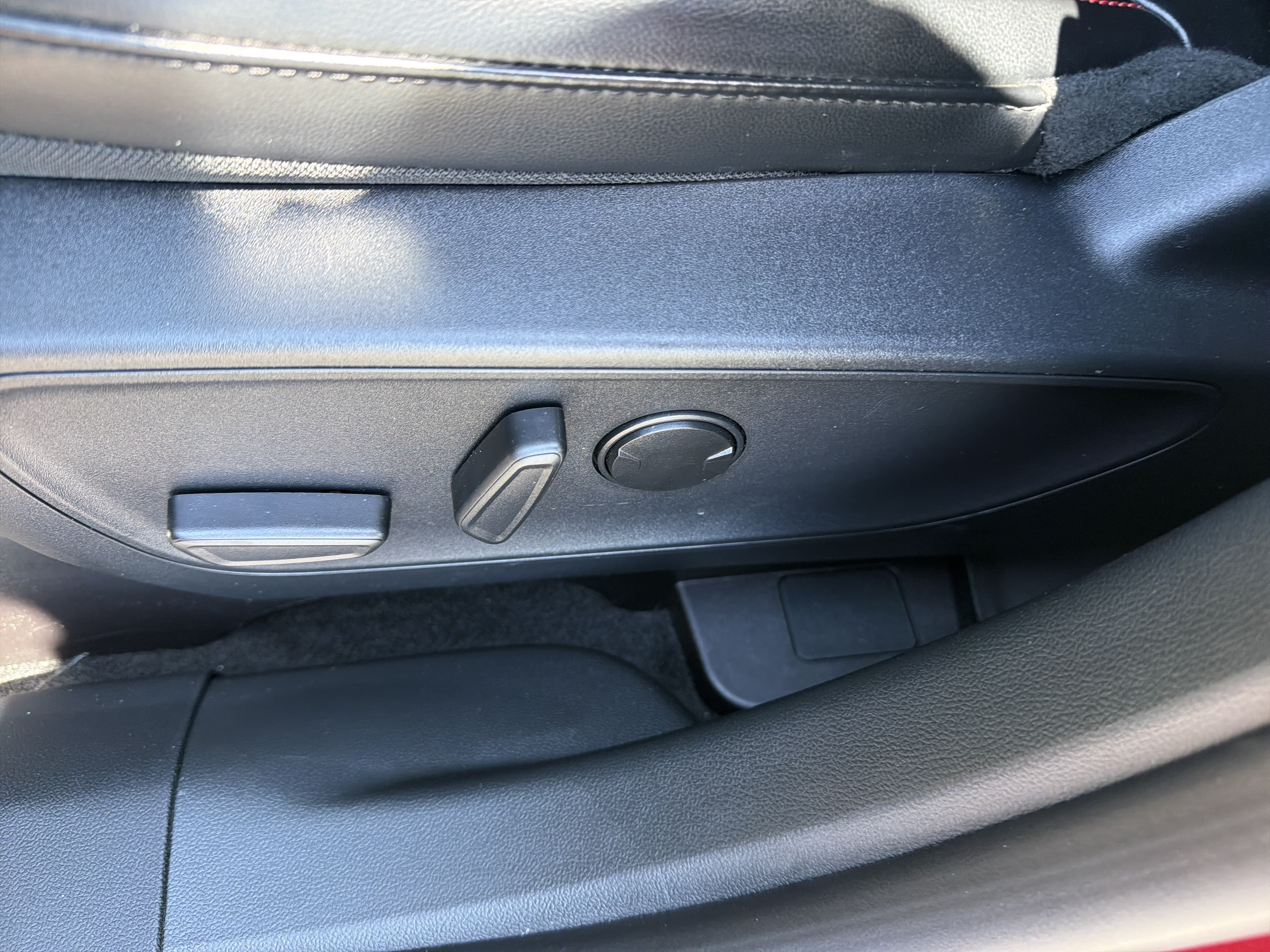 Used 2025 Ford Escape ST-Line Elite AWD/4WD image 16