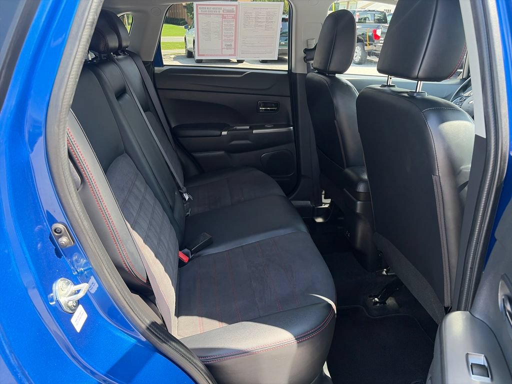Used 2025 Mitsubishi Outlander Sport SE AWD/4WD image 36