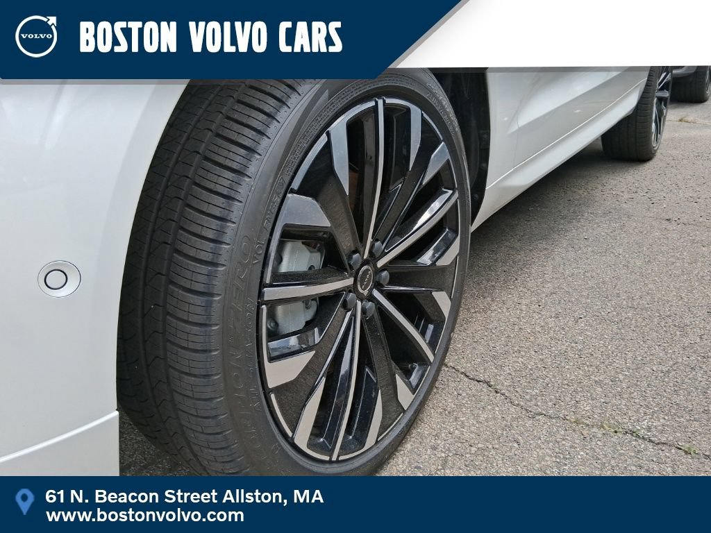 New 2026 Volvo XC60 T8 Ultra w/ Protection Package Premier AWD/4WD image 4