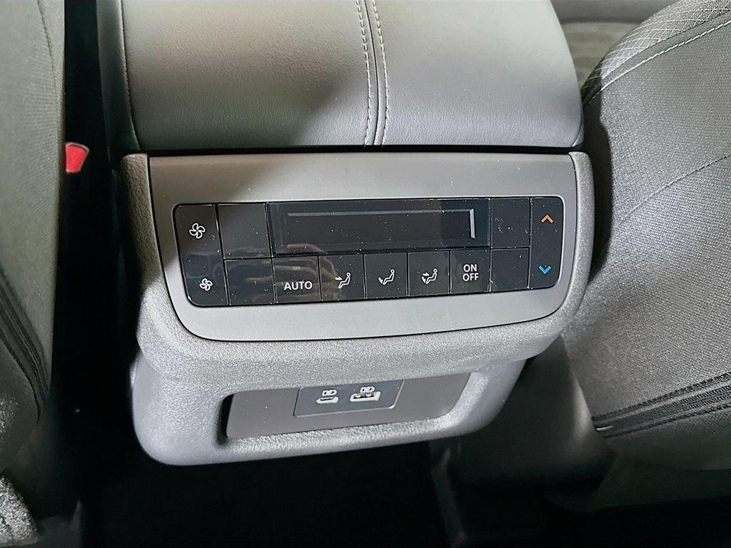 New 2025 Nissan Pathfinder SV image 32