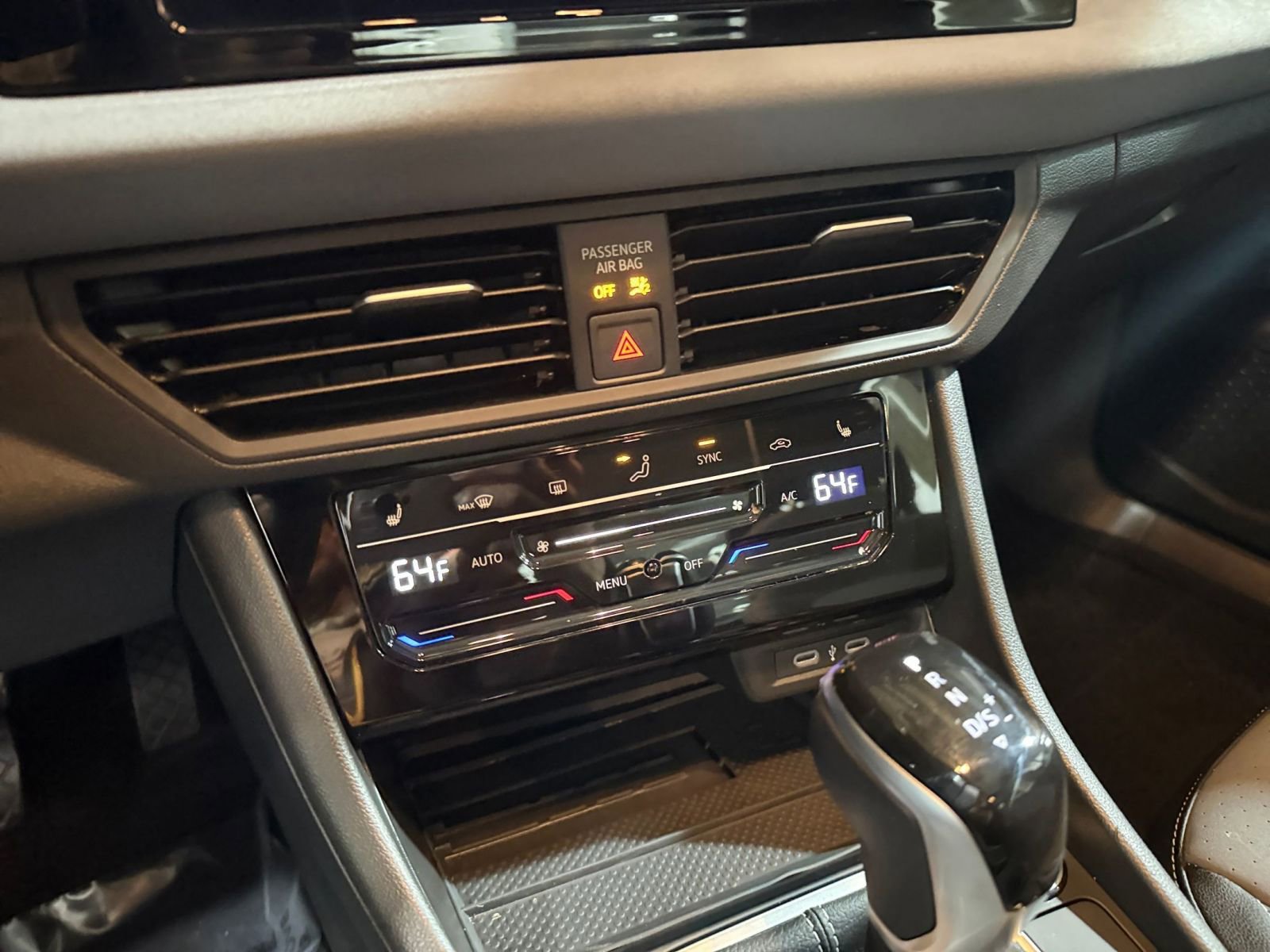 Used 2025 Volkswagen Jetta SE image 18