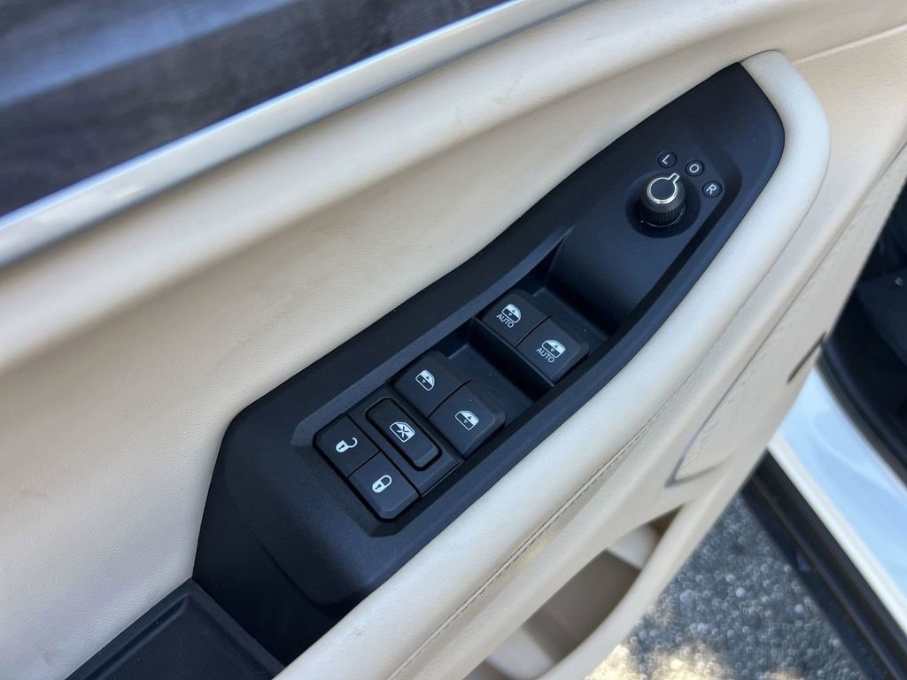 Used 2022 Jeep Grand Cherokee Limited w/ Luxury Tech Group II image 15