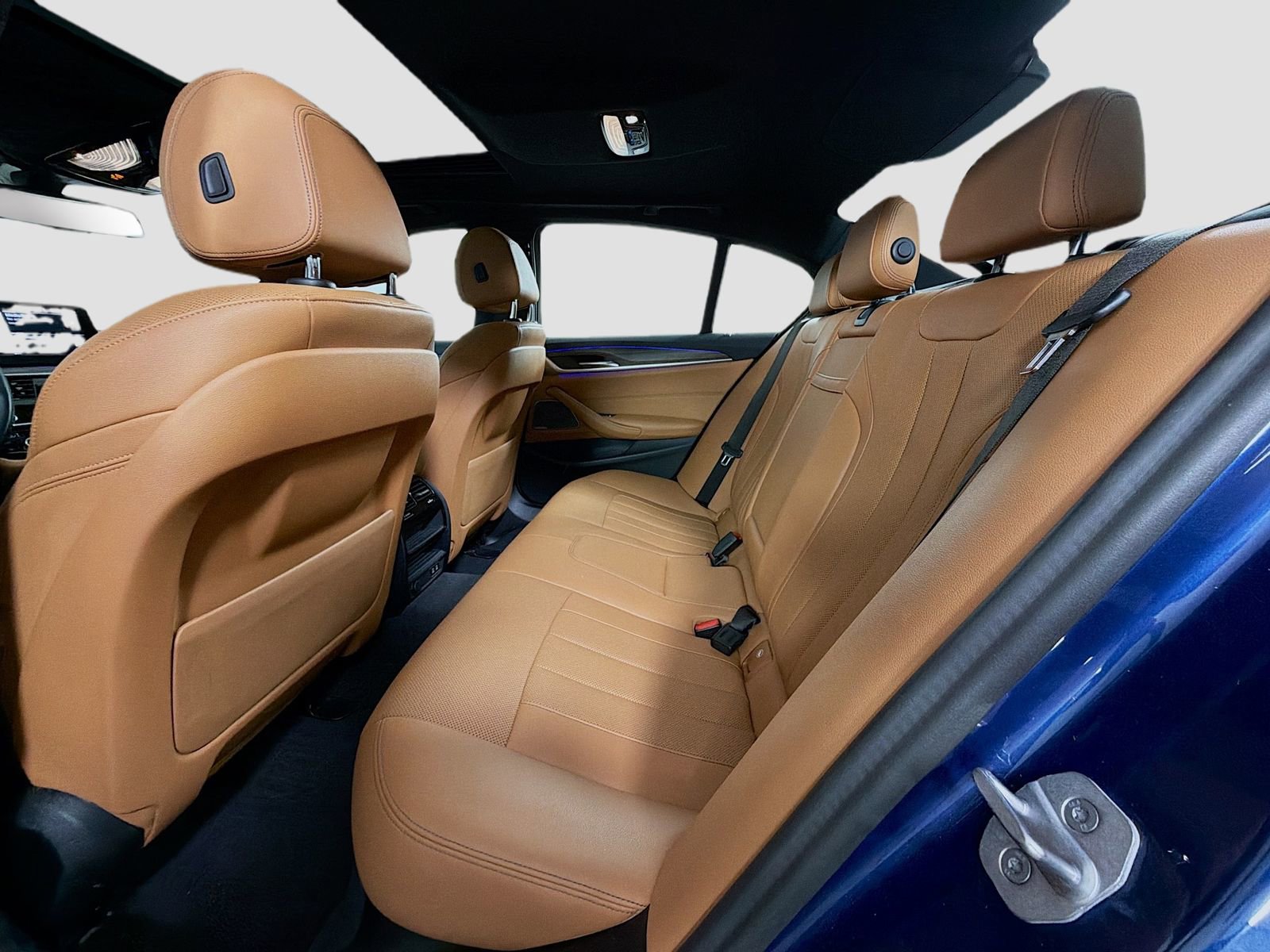 Used 2023 BMW 540i w/ Premium Package image 25