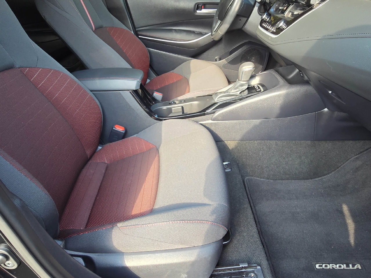 Used 2024 Toyota Corolla SE FWD image 29